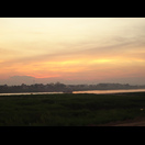 Das Abendrot spiegelt sich im Mekong